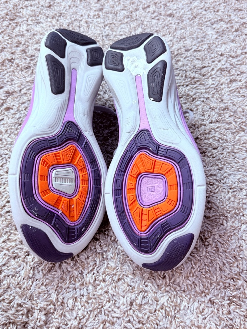 Nike Women’s Fly Knit Lavender and White Running Shoes - Picture 5 of 9